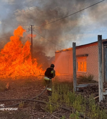 Войска России несколько раз обстреляли Лиман: возникли масштабные пожары