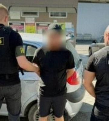 На Закарпатті чоловік вимагав $6000 за послуги з переправлення за кордон та намагався підкупити прикордонника