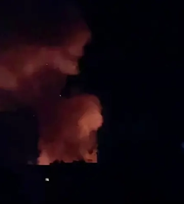 Уламки дрона впали між багатоповерхівками у Вишгороді: там масштабна пожежа Уламки дрона впали між багатоповерхівками у Вишгороді: там масштабна пожежа