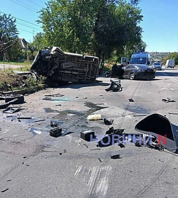 У Миколаєві Tesla на великій швидкості врізалася в Lanos, після чого протаранила Ford — госпіталізовано трьох людей