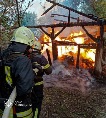 На Львівщині вогонь знищив господарську будівлю, - ФОТО