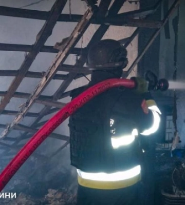 Пожежі та руйнування: у Херсоні показали наслідки обстрілу Дніпровського району