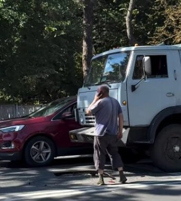 У Черкасах унаслідок ДТП перевернувся автомобіль: є постраждалий (ФОТО)