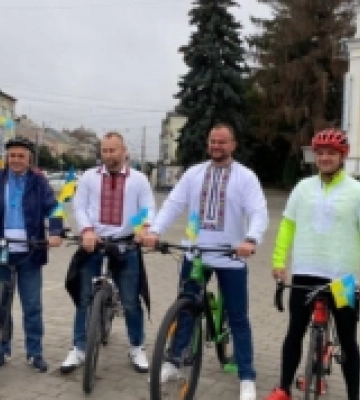 Лучан кличуть на велопробіг у вишиванках