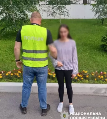 У Києві судитимуть жінку, яка поштою розповсюджувала наркотики по Україні