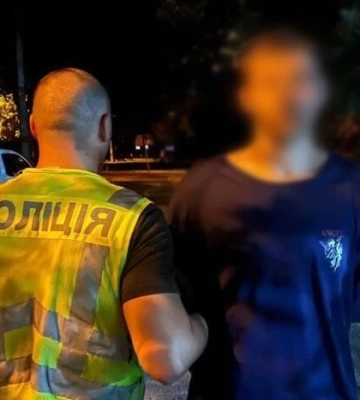 Затримано диверсанта, який підпалив релейну шафу та авто ЗСУ в Голосіївському районі