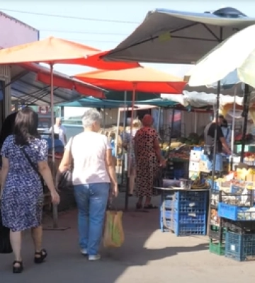 На ринку у Луцьку – ґвалт, бо ціни на овочі злетіли до небес 