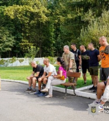 У Закарпатті поліцейські собаки допомагають Героям відновлюватися після поранень