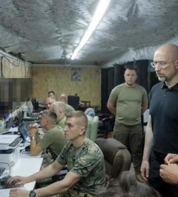 Шмыгаль посетил военных на фронте