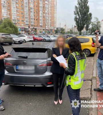 Зняття з розшуку та посада лаборанта у столичному виші заради бронювання за $17000 – затримано двох фігурантів