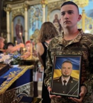 Мукачево попрощалося із захисником Михайлом Лялюшком, який віддав життя за Україну
