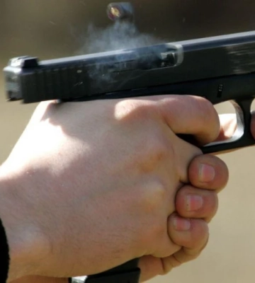 На Волині чоловік стріляв у власника магазину