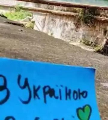"Крым - это Украина": активисты провели акцию сопротивления в оккупированном Крыму. ВИДЕО