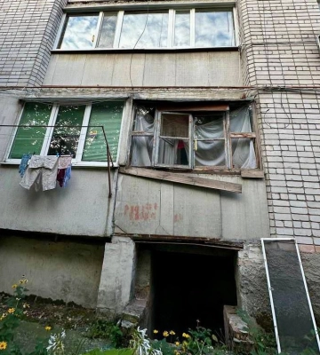 Вогонь і руйнування: у Дніпрі нічна атака дронів залишила будинки без вікон і дахів