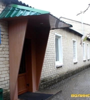 У Луцьку п'яний чоловік замінував наркодиспансер, бо його не пустили покурити (відео)