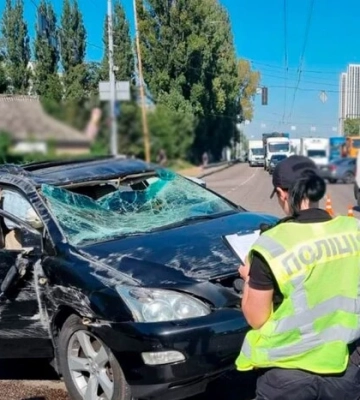 У Києві сталася ДТП з перекиданням авто, постраждала дитина 