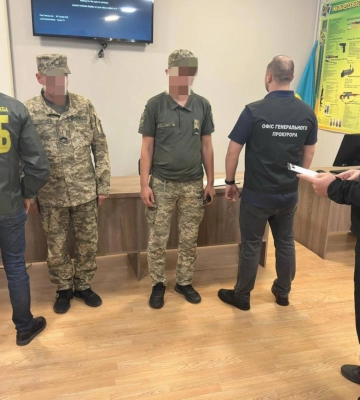 Фальшиві довідки та "діряві" кордони: прокуратура викрила нові схеми незаконного виїзду з України