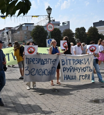 В Ужгороді президента Зеленського закликали зберегти Карпати