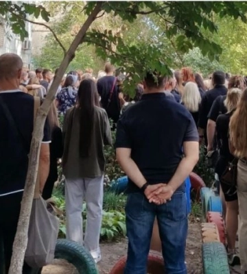 В Мелитополе попрощались с 15-летней школьницей, погибшей под колесами машины российского прокурора 