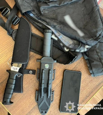 На Закарпатті 15-річний хлопець з ножем готував напад у школі та вів стрім — поліція попередила трагедію
