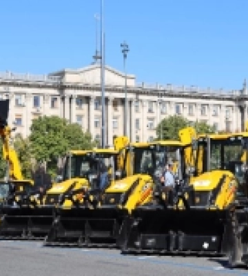Вісім громад Миколаївщини отримали екскаватори та навантажувачі від UNOPS за підтримки Данії