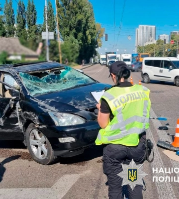 У Києві сталася ДТП з перекиданням авто, постраждала дитина 