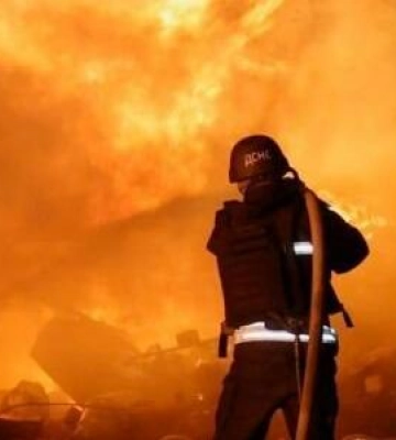 Місто у диму: пожежа на заводі у Дніпрі паралізувала район