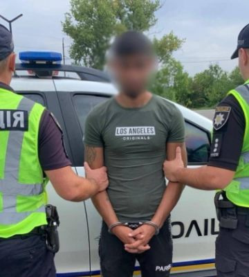 На Закарпатті затримали чоловіка, який за $4300 переправляв ухилянтів через кордон