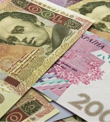 Понад 300 тисяч гривень виплатили радникам Херсонської ОВА у серпні