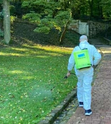 Два тижні у львівські парки радять не ходити, їх оброблятимуть від кліщів. Графік