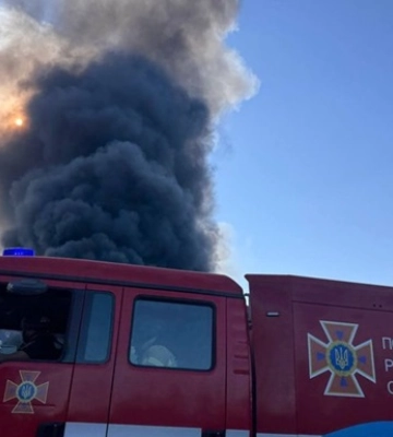 У центрі Дніпра вирує велика пожежа (Фото)