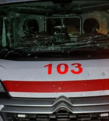 Атака на Дніпропетровщину: окупанти поцілили в авто «швидкої», є постраждалий