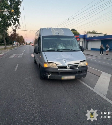 У Житомирі водійка мікроавтобусу скоїла наїзд на старенького пішохода, - поліція. ФОТО