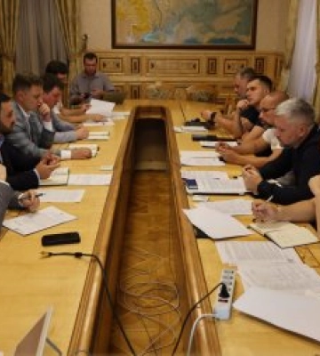 Закарпатські митники посилюють співпрацю для боротьби з незаконним експортом деревини