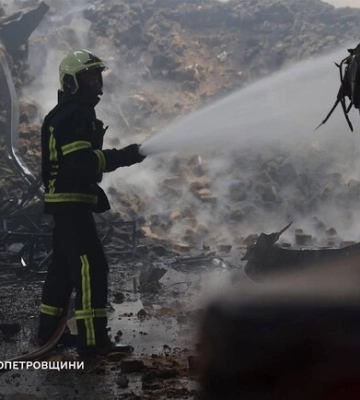 В Днепре ликвидировали масштабный пожар, который начался накануне