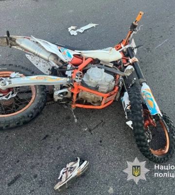 У Вінниці внаслідок ДТП неповнолітній мотоцикліст потрапив до лікарні, а водій автівки до поліції