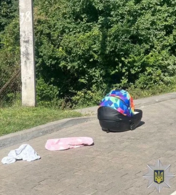 У Львові батько забув люльку з немовлям на даху автомобіля: дитина травмувалась