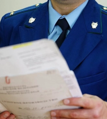 У Миколаєві звільнили прокурора за вимагання та непристойну поведінку