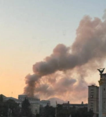 В Киеве горит правительственное здание - мэр