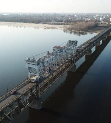У Кременчуці внаслідок нічної атаки пошкоджено міст через Дніпро