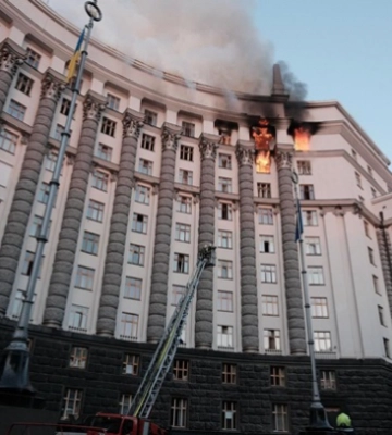 У Києві спалахнула пожежа на кондитерській фабриці Roshen (ВІДЕО)