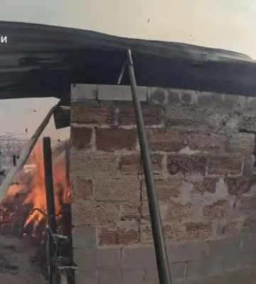 На Поліссі в одному господарстві згоріло три споруди (ВІДЕО)