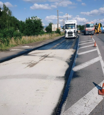 На найдовшій трасі України відновлюють аварійні ділянки для вантажопотоку до ЄС