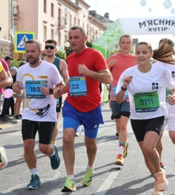 У Луцьку пробігли благодійний MHP Run4Victory: зібрані кошти спрямують на підтримку 100-ї ОМБр 