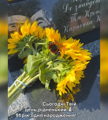 До слез: Ольга Сумская показала трогательный момент на могиле отца (видео)