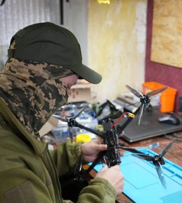 Зеленський: Україна має наростити виробництво дронів-перехоплювачів до рівня масованих атак РФ у 300-400 "шахедів"