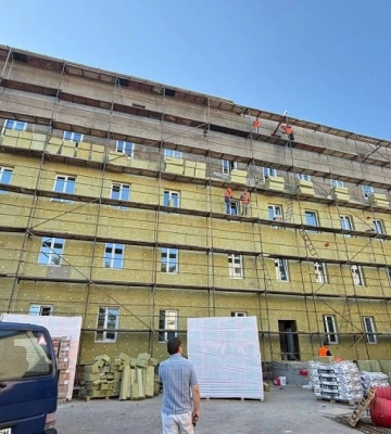 У Сарнах триває термомодернізація пологового відділення