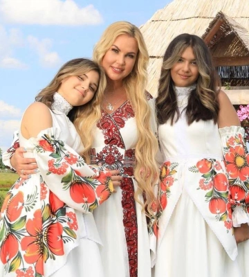 Камалия показала, как отпраздновала 12-летие дочерей