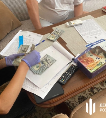 Судитимуть лікарку з Житомира, яка брала хабарі за оформлення інвалідності, - ДБР. ФОТО