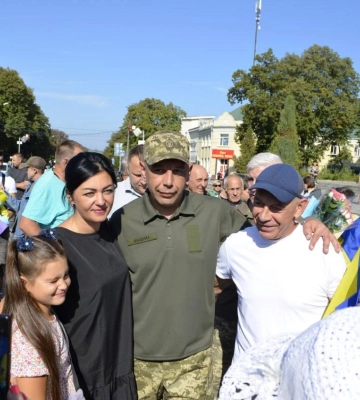 Три з половиною роки неволі: у Звенигородці зустріли захисника, якого звільнили з полону